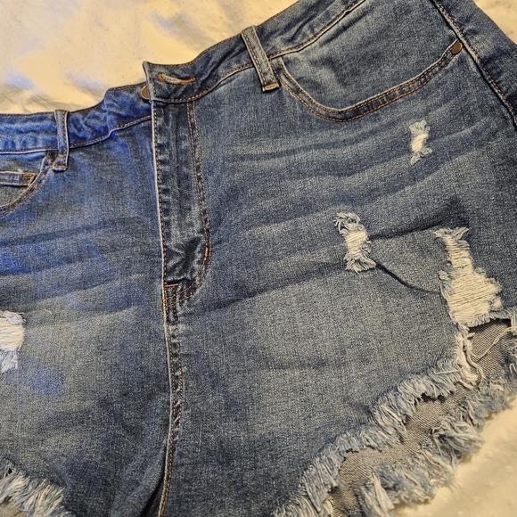 Fashion Nova Denim Daisy Dukes - Size US16 - Picture 2 of 4